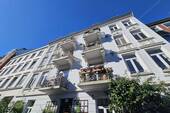 Ansicht - DREAMHOUSE Immobilien: Charmante Altbauwohnung mit zwei Bädern