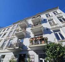 DREAMHOUSE Immobilien: Charmante Altbauwohnung mit zwei Bädern - Hamburg Uhlenhorst