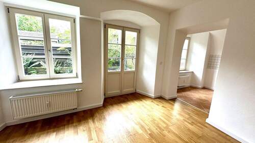 Bild 1 - Bezaubernde 2-Zi.-EG-Terrassen-Whg. in historischem Gebäude - im Herzen von Haag in Obb.