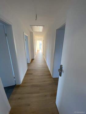 Flur - 5 Zimmer Etagenwohnung zum Kaufen in Bad Zwischenahn
