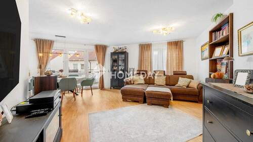 Wohnzimmer 1 - Hier beginnt Ihr neues Kapitel mit Licht und Leichtigkeit: Helle ETW mit Balkon und 2 TG Stellplätze