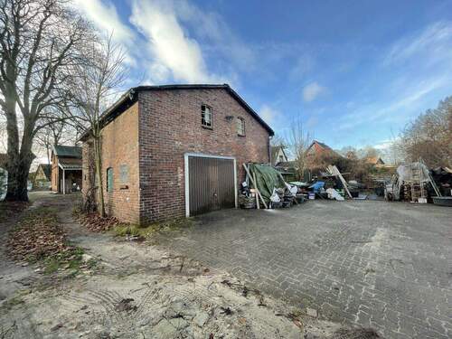 Grundstück hinten - 8 Zimmer Mehrfamilienhaus, Wohnhaus in Klein Nordende