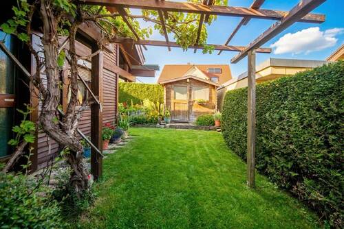 Garten mit Hauseingang - 