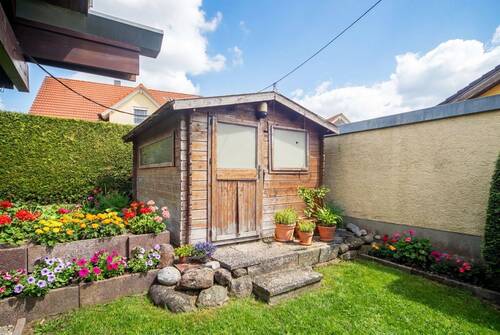 Garten mit Gartenhaus - 