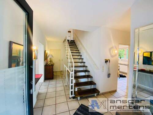 Diele - 6 Zimmer Doppelhaushälfte in Mönchengladbach / Hockstein