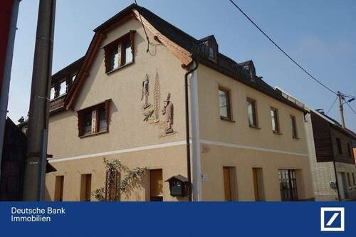 Straßenansicht1 - Einfamilienhaus mit reichlich Wohnraum