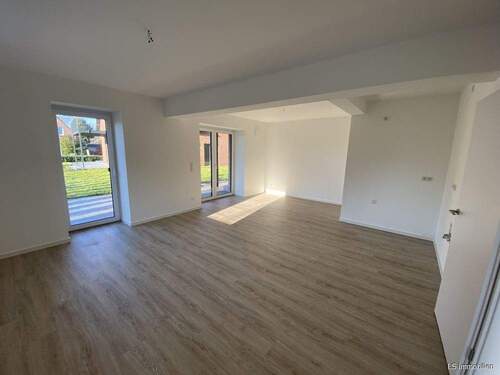 Wohn und Essbereich - Attraktive 3 Zimmer Erdgeschosswohnung mit Terrasse und eigenem Eingang