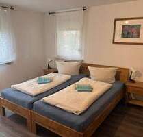 DÖRFLES ** TERRASSE ** Keller ** Stellplatz ** möbliert im EG ** Monteurwohnung - Dörfles-Esbach