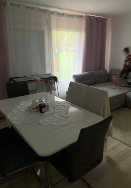 Blick ins Wohnzimmer - 