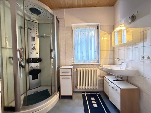 Erdgeschoss - Tageslichtbad - 