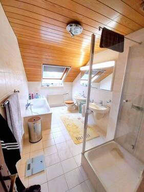 Bad + WC + Dusche OG - 