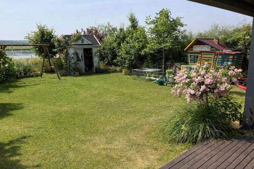 Blick in den Garten - 6 Zimmer Reihenendhaus zum Kaufen in Adelsdorf