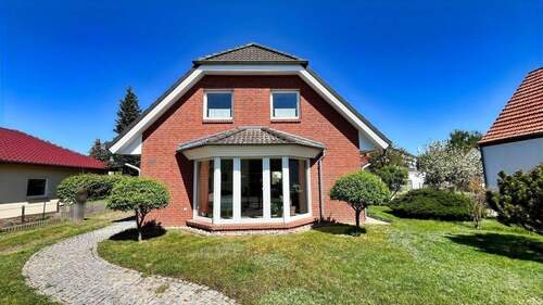 Hausansicht - 3 Zimmer Einfamilienhaus zum Kaufen in Strausberg