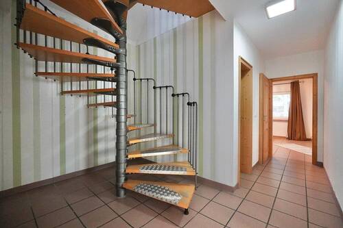 Bild 2 - 6 Zimmer Einfamilienhaus zur Miete in Raunheim