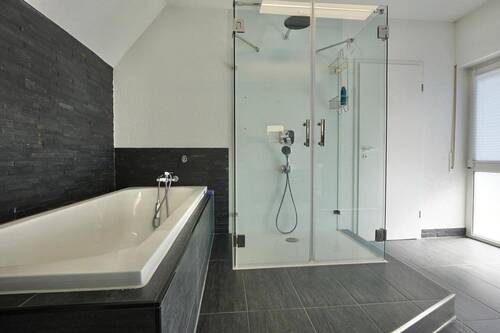 Bild 4 - Einfamilienhaus mit 128,00 m&sup2; in Raunheim zur Miete