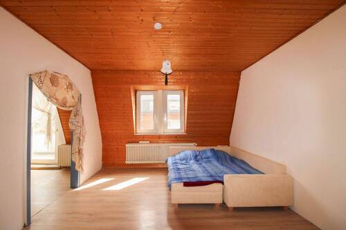 Wohnzimmer - 4 Zimmer Etagenwohnung zum Kaufen in Wilhelmshaven