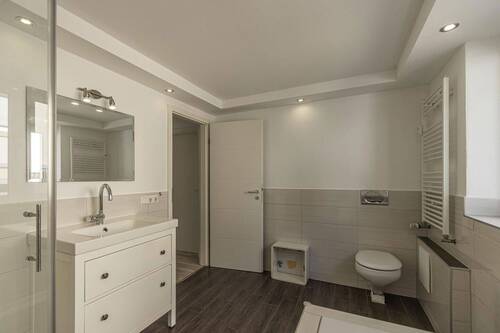 großes Badezimmer - 