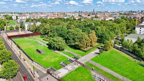 Fußläufig zur historischen Gedenkstätte der Berliner Mauer - 
