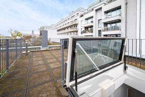 Treppenaufgang zur privaten Dachterrasse - 2 Zimmer Etagenwohnung in Berlin