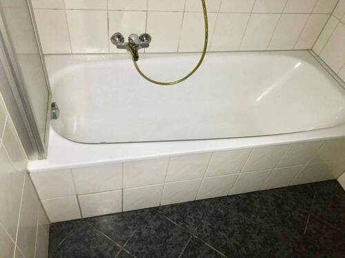 Bad mit Badewanne ähnlich - 