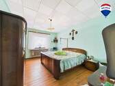 RE/MAX Immobilien DeLux Zweifamilienhaus Lebach - Steinbach Schlafzimmer - 