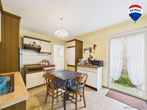 RE/MAX Immobilien DeLux Zweifamilienhaus Lebach - Steinbach Küche - 