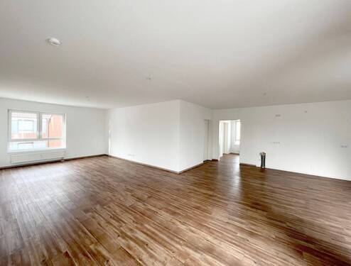 Wohn- Kochbereich - Moderne 3-Zimmer-Wohnung mit Balkon und Aufzug in gepflegtem Neubau