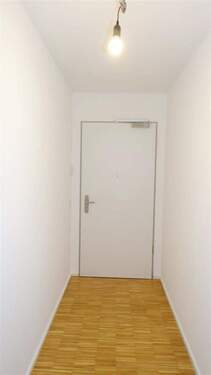 Eingang mit Sprechanlage - 