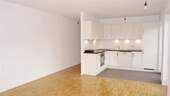 Wohnküche mit Balkon - 