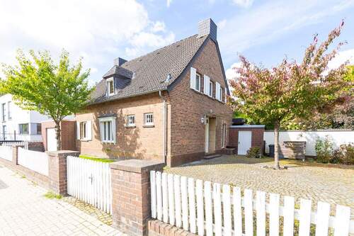 Hausansicht - 4 Zimmer Einfamilienhaus zum Kaufen in Neuss