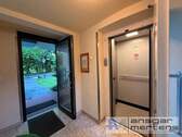 Hauseingang inkl. Fahrstuhl - 