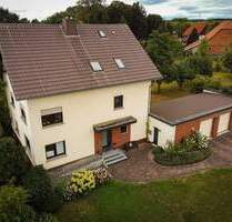 Gepflegtes Zweifamilienhaus mit hochwertiger Ausstattung und parkähnlichem Garten - Natzungen