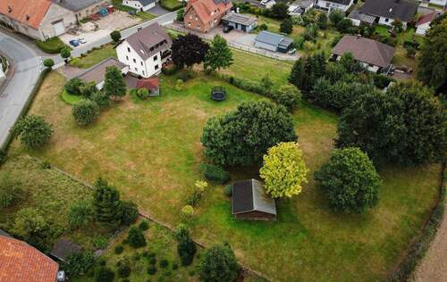 Haus u. Grundstück - 