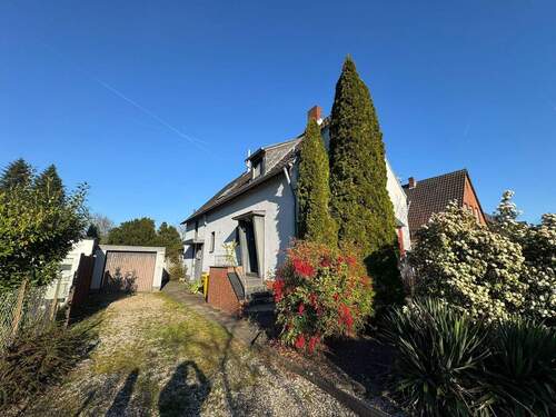 Vorderansicht - Geräumiges 1-2 Familienhaus in Korschenbroich mit großem Potenzial