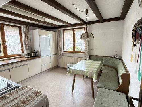 Helle Küche mit EBK im EG - 8 Zimmer Einfamilienhaus in Meßkirch