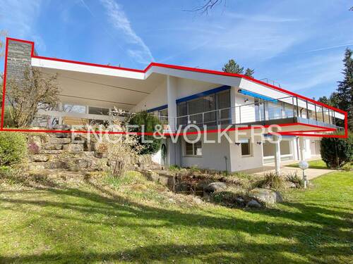 Außenansicht vom Garten - Architektonische Glanzleistung trifft Gartenparadies und Innenpool . 7-Zimmer-Eigentumswohnung in der Kreßbacher Villensiedlung