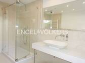 Modernes Badezimmer im EG - 