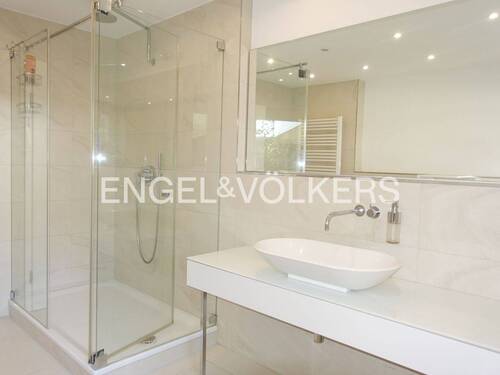 Modernes Badezimmer im EG - 