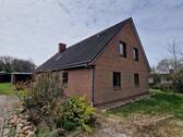 Wohnhaus - Wohnhaus mit Garage auf 779 m² großem Grundstück