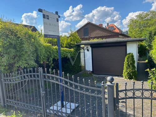 Einfahrt Grundstück - Grundstück zum Kaufen in Berlin