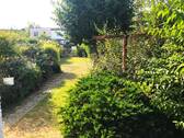 Blick links hinten zur Straße - 