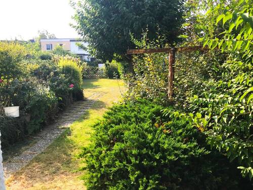 Blick links hinten zur Straße - 