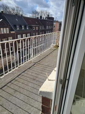 Balkon - Etagenwohnung mit 74,00 m&sup2; in Duisburg zur Miete
