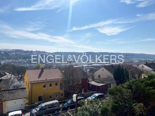 Ausblick Richtung Schlossberg und Schwärzloch - 2 Zimmer Etagenwohnung in Tübingen