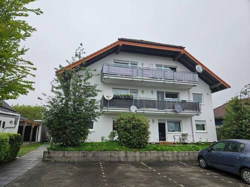 Hausansicht~2 - Schön geschnittene 4 Zimmerwohnung in kinderfreundlicher Lage von Eichenstruth