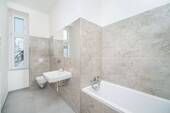 Modernes Bad mit Wanne - Etagenwohnung mit 83,40 m² in Berlin zum Kaufen
