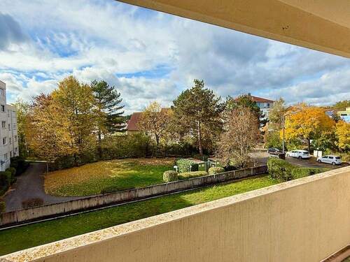 Ausblick Loggia - Schöne 3-Zimmer-Wohnung mit Loggia und TG-Stellplatz in Oberasbach