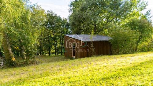 Grünfläche - Freizeit-Grundstück mit hochwertiger Hütte