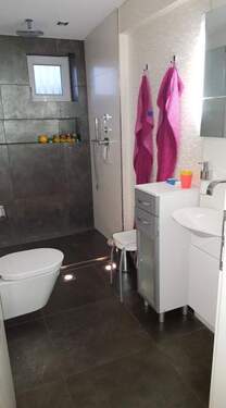 Bad1 Dusche WC Waschbecken - 