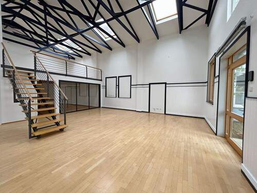 Eingangsbereich - Helle und repräsentative Gewerbefläche mit Galerie